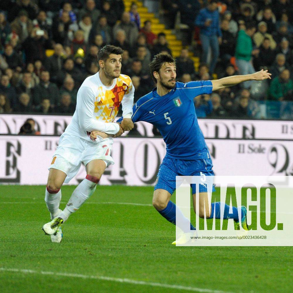 IPP20160401 Football - soccer: international match Länderspiel Italy (ITA) - Spain (ESP), Alvaro Morata - Davide Astori (ITA) ZWEIx PhotoxPressx