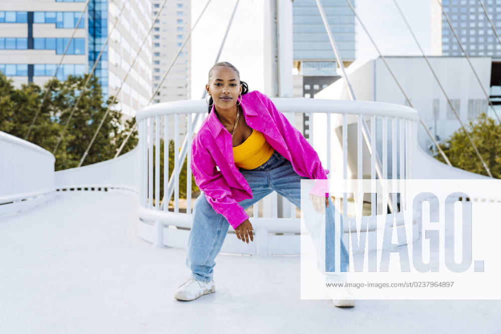 Confident young dancer breakdancing on footbridge model released, Symbolfoto, OIPF03124