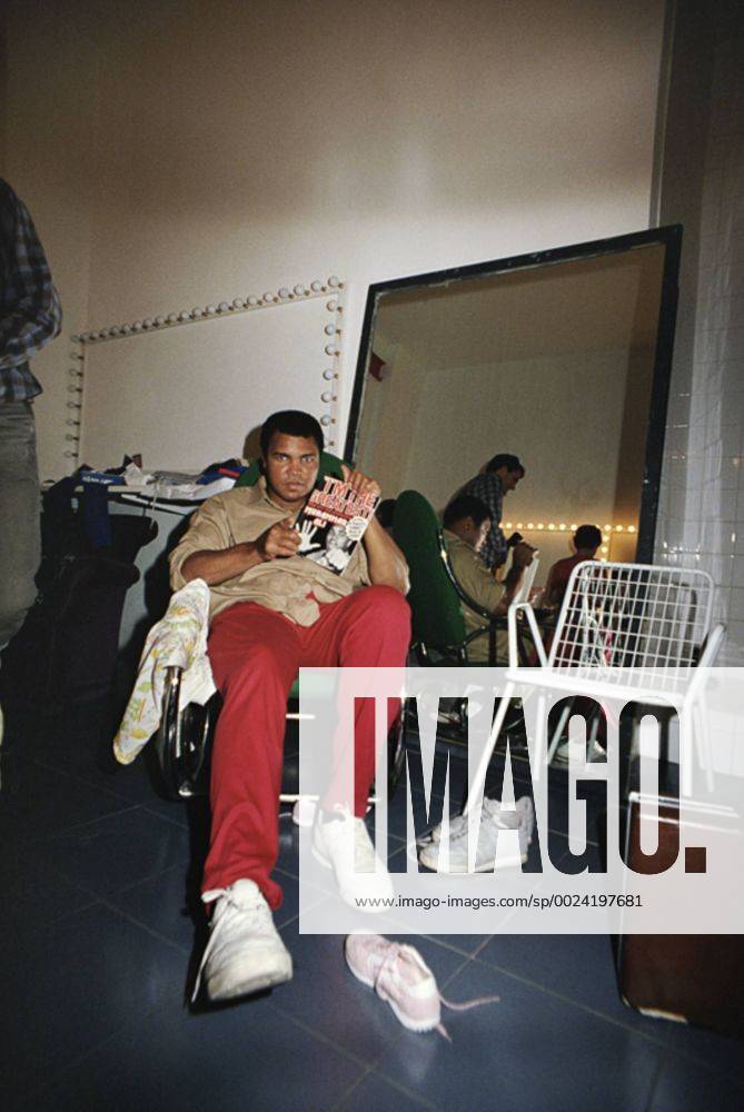 Muhammad Ali London, UK. EXCLUSIVE: Muhammad Ali in London in around 1988. He was in London to shoot a commercial for a powdered milk product but happily posed for a set of informal photographs taken by Christina Jansen. ReCaptioned 4th June 2016 following news of Muhammad Ali s death at the age of 74. SPECIAL PRICING. Images can be used at twice times stock rate library fees including on-line. CREDIT MANDATORY. CHRISTINA JANSEN LANDMARK MEDIA. LMK379-60635-040616