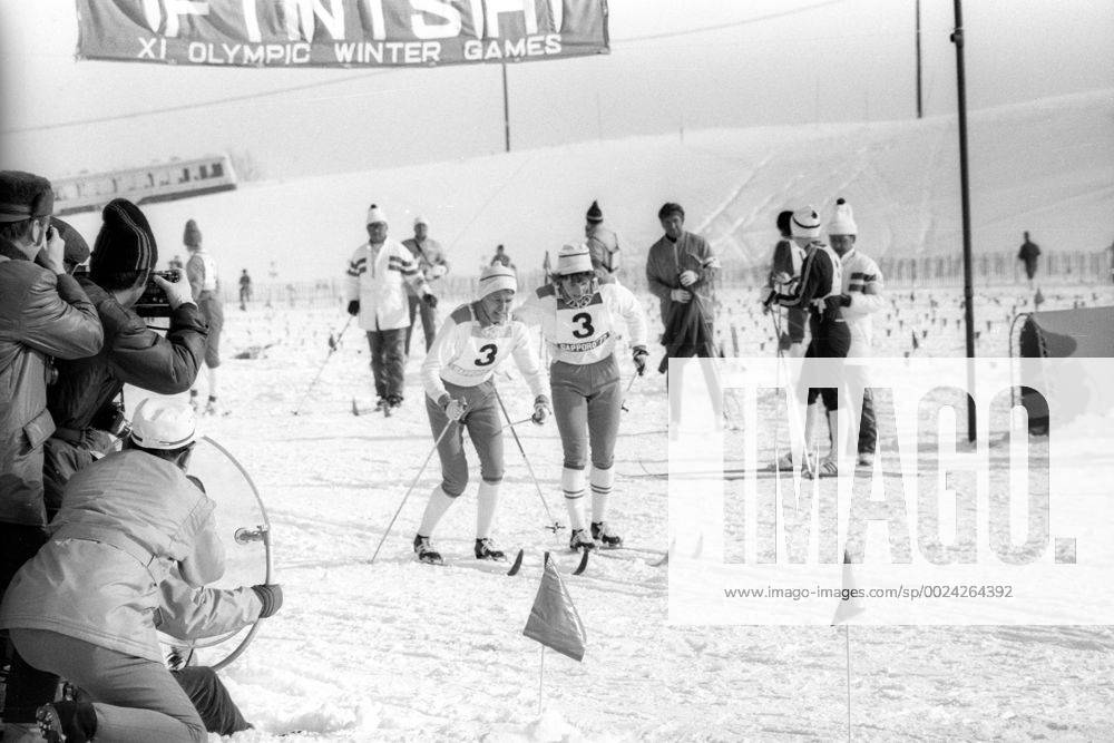 Olympische Spiele 1972 in Sapporo, 3x5km Staffel Damen, Wechsel Finnland, Hilkka Kuntola und Marjatta Kajosmaa