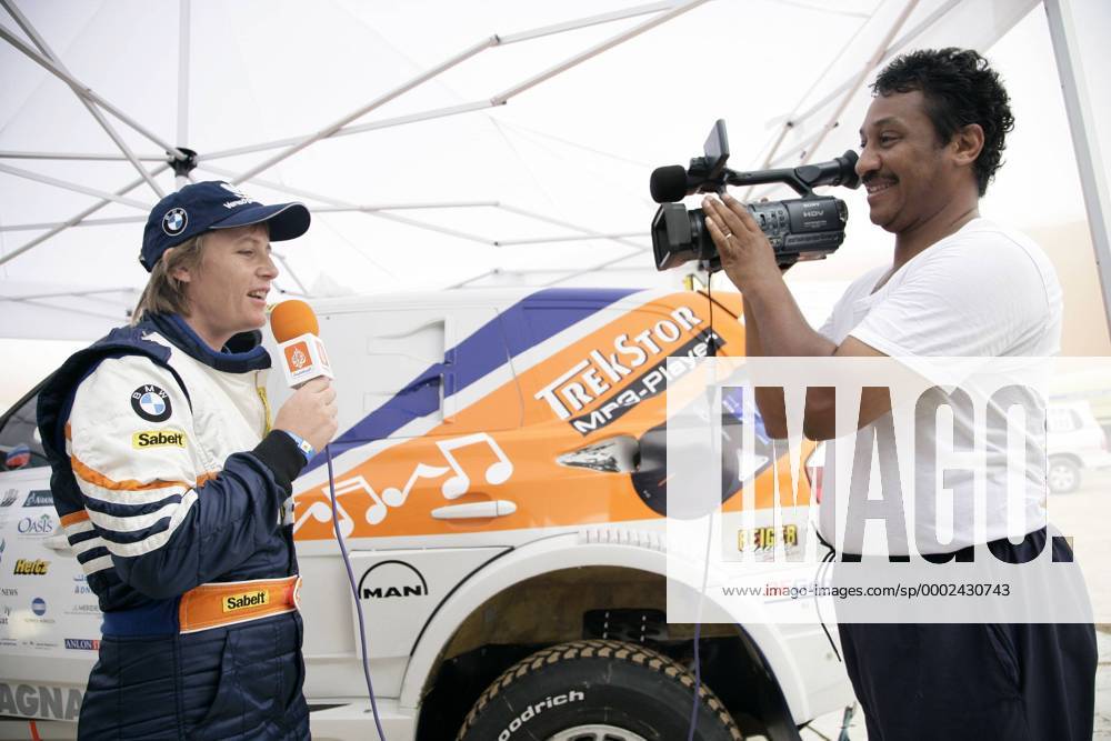 Jutta Kleinschmidt (Deutschland BMW) im Interview Motorsport Damen UAE Desert Challenge 2006, Rallye Rallyesport Gruppe Motorsport Damen UAE Desert Challenge 2006, Rallye Rallyesport Gruppe