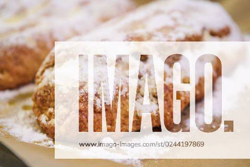 Traditional christmas baking sweet stollen *** traditionelle Weihnachten Backen suesse stollen 1928465