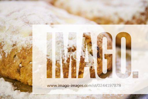Traditional christmas baking sweet stollen *** traditionelle Weihnachten Backen suesse stollen 1928468