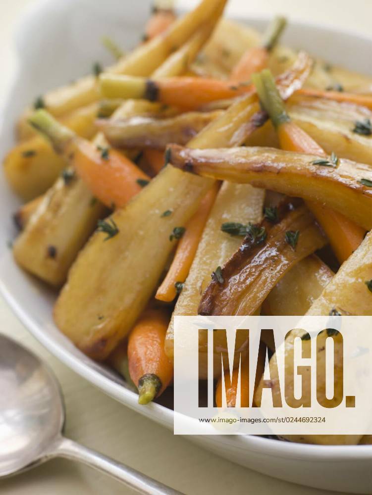 Parsnips and Baby Carrots Roasted in Thyme and Honey, property released , 11.03.2010,