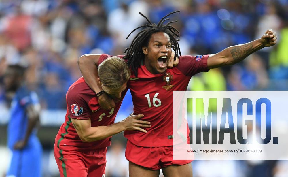 Renato Sanches (Portugal), rechts, und Adrien Silva (Portugal), jubeln nach dem Spiel Portugal--Frankreich Portugal-France Final Tournament, Finale, Finale, Endspiel UEFA EURO EM Europameisterschaft Fussball 2016 France, Frankreich, EM, Europameisterschaft Fussball, Fussball, Fußball, Nationalmannschaft, Nationalteam, Länderspiel, Laenderspiel, men, Männer, Maenner, soccer, result Saint-Denis