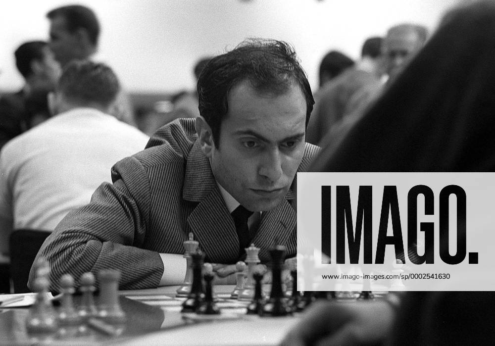 Michail Tal (UdSSR) Schach Herren Schacholympiade, Schachsport, Denksport, Schachturnier, Turnier Einzelbild Aufnahmedatum geschätzt Havanna Konzentration, Schach Herren Schacholympiade, Schachsport, Denksport, Schachturnier, Turnier Einzelbild Aufnahmedatum geschätzt Havanna Konzentration,