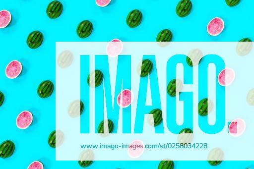 A Light cartoon watermelon background with lots of small rotating watermelons icons *** einer Licht Zeichentrickfilm Wassermelone Hintergrund mit Lose des kleine rotierend Wassermelonen Ikonen 8069064 RECORD DATE NOT STATED