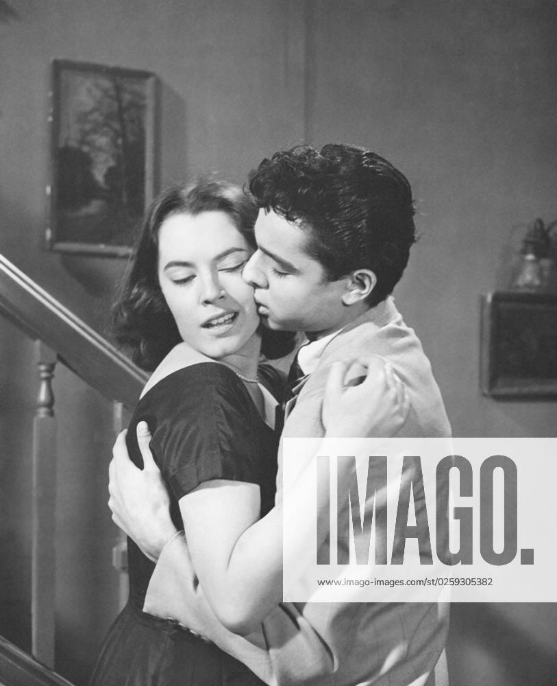 DINO, from left: Susan Kohner, Sal Mineo, 1957MBDDINO EC023 PUBLICATIONXNOTxINxCANxCHNxFRAxITAxJPNxNORxPOLxRUSxESPxUKxUSA