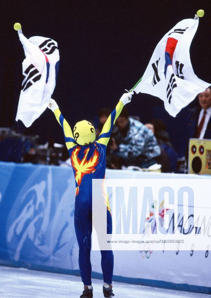 Lee Kyung Chun (Südkorea) - Olympiasiegerin über 1000m bei den Olympischen Spielen 1998 - (aflo003) Short Track OS Winter Damen Olympische Spiele Nagano 1998, Winterspiele, Shorttrack Einzelbild Nagano Freude, Short Track OS Winter Damen Olympische Spiele Nagano 1998, Winterspiele, Shorttrack Einzelbild Nagano Freude,