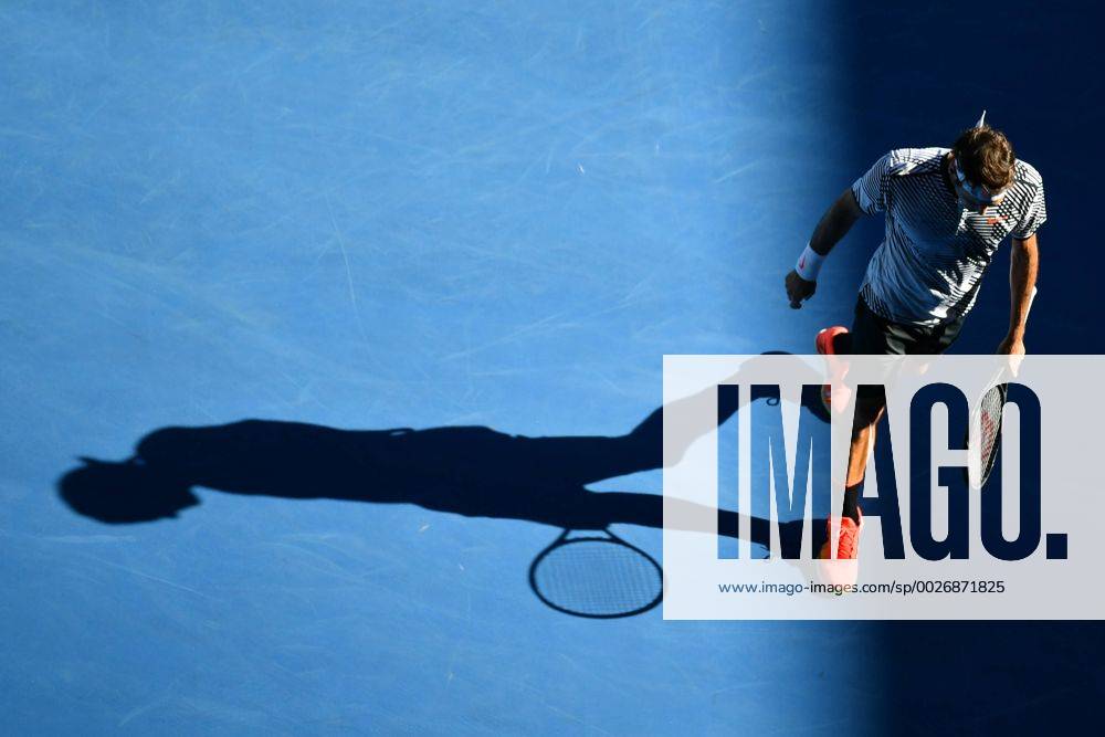 Roger Federer of Switzerland casts a shadow in the afternoon sun in a 2nd round match against Noah Rubin of the USA on day three of the 2017 Australian Open Grand Slam tennis tournament in Melbourne, Australia. Cal Media Tennis 2017: Australian Open Jan 18 - ZUMAc04_ 20170118_zaf_c04_072