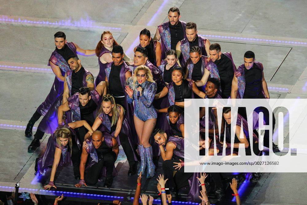 HOUSTON, TX - FEBRUARY 05: Lady Gaga performs during the Pepsi Halftime Show for Super Bowl LI on February 05, 2017, at NRG Stadium in Houston, TX. (Photo by Rich Graessle Icon Sportswire) NFL American Football Herren USA FEB 05 Super Bowl LI - Halftime Show Icon020517038351