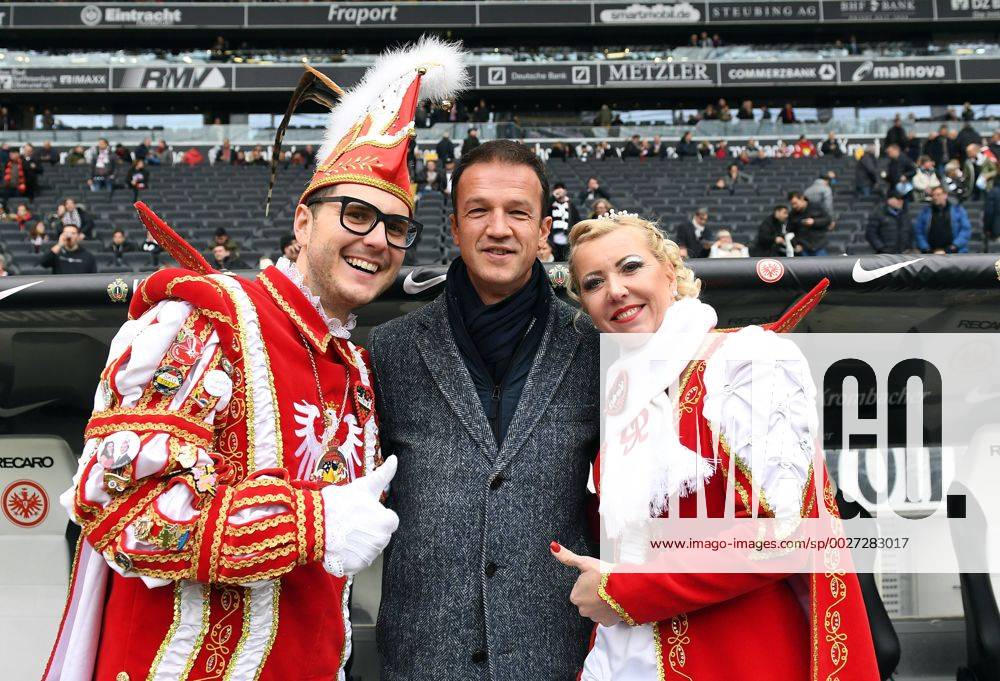 Themen der Woche - - SPORT 18.02.2017, Fussball 1.Bundesliga, Eintracht Frankfurt - FC Ingolstadt 04,, v.l. Frankfurter Prinzenpaar Patrick I. und Angie I. mit Fredi Bobic (Mitglied des Vorstandes Eintracht Frankfurt Fussball AG) Frankfurt am Main