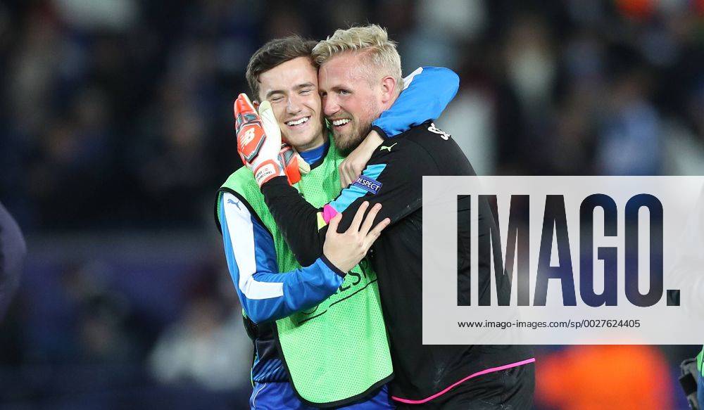 Fußball, CL, Leicester City - FC Sevilla Football - 2016 2017 UEFA Champions League - Round of Sixteen, Second Leg: Leicester City 1 vs. Sevilla 2 Kasper Schmeichel of Leicester City celebrates after the match at the King Power Stadium.