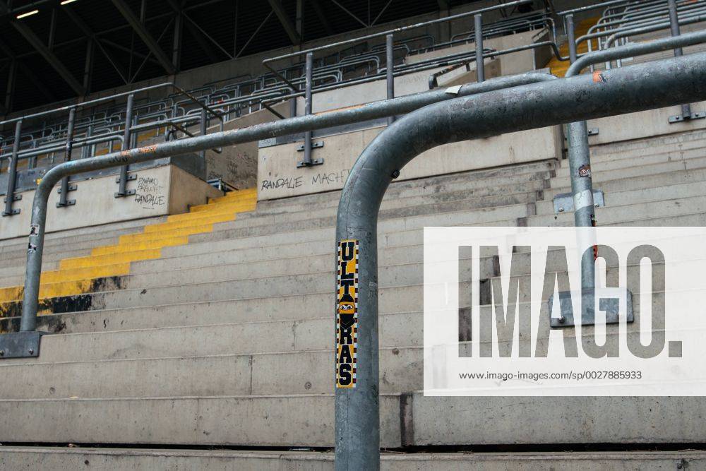 Fußball, Stadiongeschichte SG Dynamo Dresden Keine Zuschauer im K-Block: Nach dem Urteil des DFB-Bundesgerichts müssen die Blöcke K1 bis K5 für das Spiel geschlossen bleiben, was 9.055 Stehplätze betrifft; SG Dynamo Dresden - 1. FC Heidenheim 1846; Fußball; 2. Liga; Saison 2016 2017; 27. Spieltag; DDV-Stadion; Dresden; 05. April 2017;