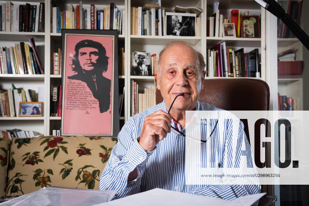 Jean Ziegler - Geneve Jean Ziegler dans son bureau à Geneve, Suisse le 22 Août 2015. Jean Ziegler (nà Hans Ziegler, le 19 avril 1934 à Thoune dans le canton de Berne en Suisse) est un homme politique, altermondialiste et sociologue suisse. Il a à tà rapporteur spà cial aupres de l?ONU sur la question du droit à l?alimentation dans le monde. Il est l?auteur de nombreux ouvrages dans lesquels il analyse notamment cette question, et est à galement connu pour cette phrase : « l agriculture mondiale peut aujourd hui nourrir 12 milliards de personnes ? . Il n existe donc à cet à gard aucune fatalità . Un enfant qui meurt de faim est un enfant assassinà . ».... Photo by Loona ABACAPRESS.COM Geneve Geneve Switzerland