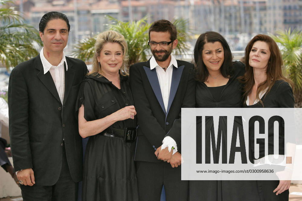 60th International Cannes Film Festival. Persepolis Photocall French actors Simon Abkarian and Catherine Deneuve, French director Vincent Paronnaud, Iranian cartoonist Marjane Satrapi and French actress Chiara Mastroianni pose at the photocall of Persepolis directed by Marjane Satrapi and Vincent Paronnaudat and presented in competition at the 60th Cannes International Film Festival in Cannes, France, on May 23, 2007. Photo by Hahn-Nebinger-Orban ABACAPRESS.COM Cannes France