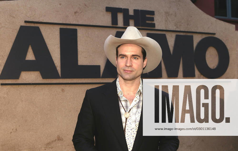 57770 02 March 27, 2004. San Antonio, TX Actor Jason Patric , who plays James Bowie, walks the yellow carpet for the world premiere of The Alamo in San Antonio, Texas on Saturday evening. Photo By Taylor Jones ABACA (pictured: Jason Patric) TX