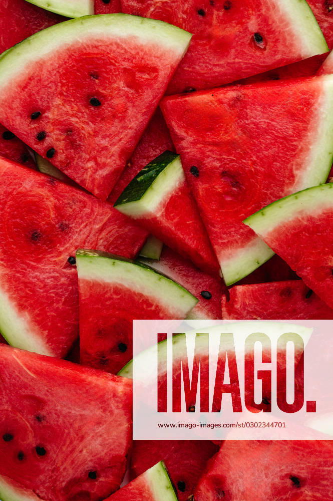 Pattern of slices of ripe watermelon R_KUAL230824-1238254-01