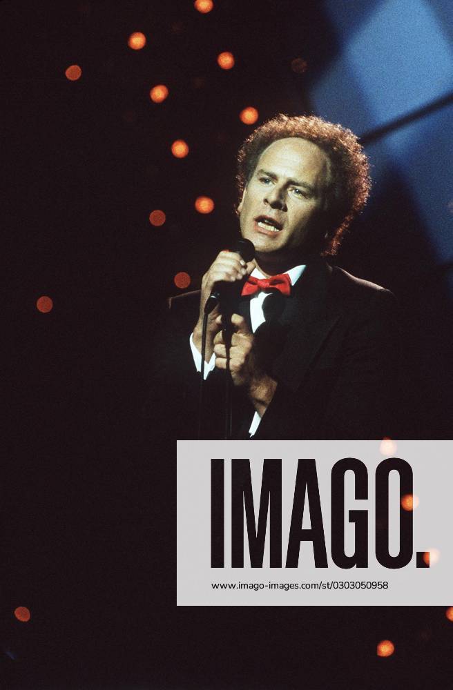 ART GARFUNKEL American Pop Singer, Actor and Musician Singing in the Prince s Trust Royal Gala Performance at the London Palladium. COMPULSORY CREDIT: UPPA Photoshot Photo CRP 270836 04.12.1987 ART GARFUNKEL American Pop Singer, Actor and Musician Singing in the Prince s Trust Royal Gala Performance at the London Palladium. COMPULSORY CREDIT: Starstock Photoshot Photo CRP 270836 04.12.1987, Credit:Photoshot Avalon United Kingdom