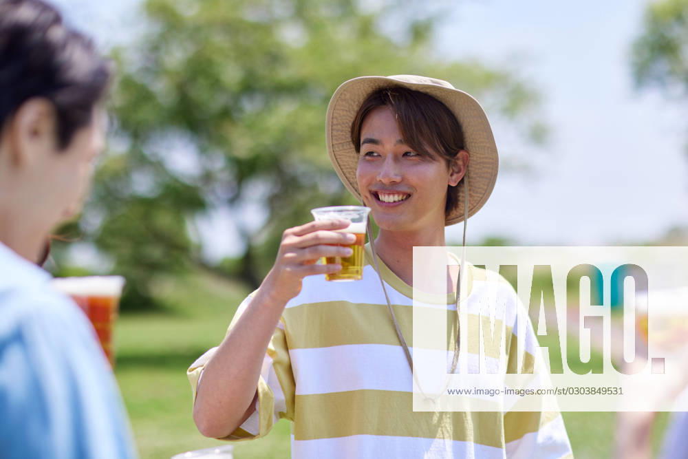 Japanese people drinking beer AFLO219185111 , 219185111.jpg, ,model released, Symbolfoto
