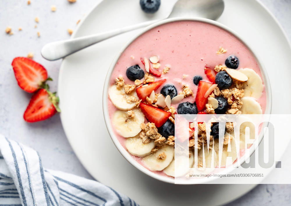 Top view of smoothie bowl with fruit and granola on gray background. Kingston, Ontario, Canada CR_DOHO2309283B-1261112-01