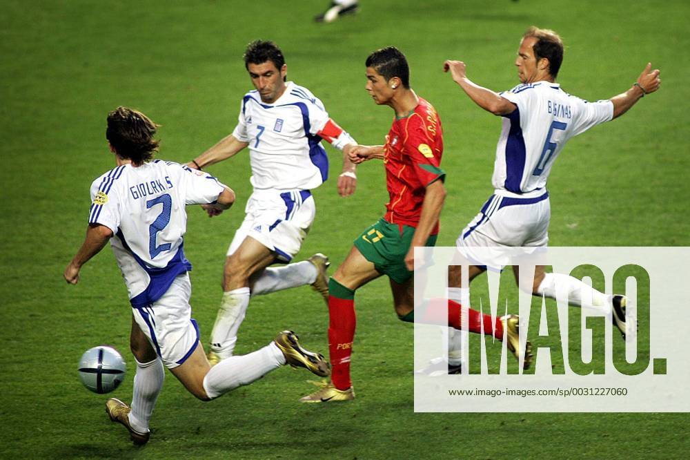 Lisbon 04 07 2004 stadium da luz finale euro 2004 euro2004 ek portugal portugal greece 0 1 cristiano ronaldo enters greek trap with seitaridis 2 zagorakis 7 and basinas 6 portugal greece