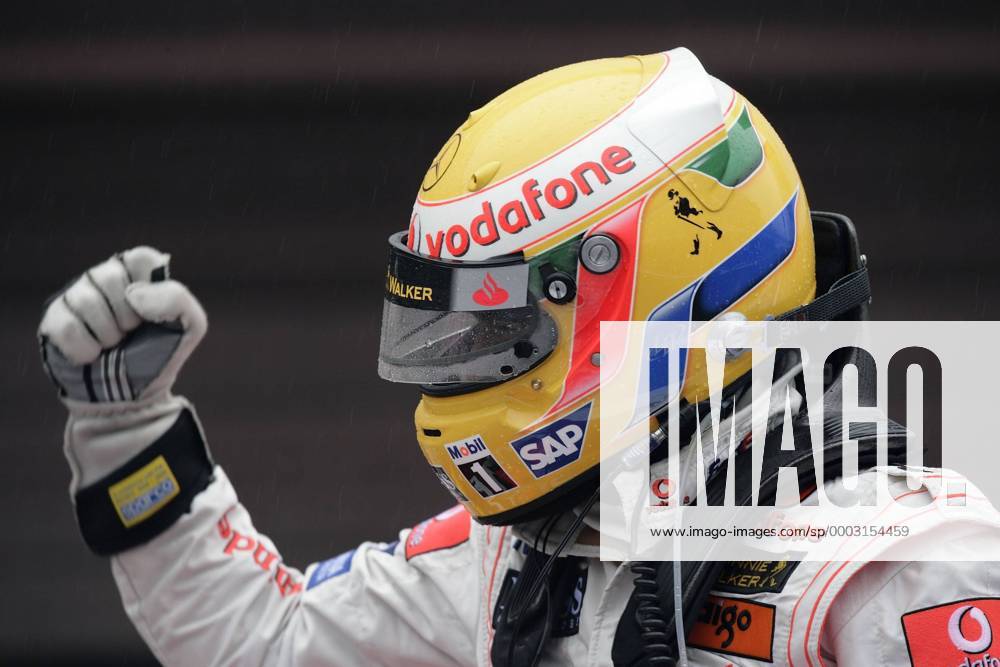 Lewis Hamilton (England McLaren Mercedes), Sieger GP von Japan 2007, jubelt Motorsport Grand Prix Herren Großer Preis von Japan 2007, Formel 1 Weltmeisterschaft, F1, F, GP, WM Porträt Fuji Freude, Motorsport Grand Prix Herren Großer Preis von Japan 2007, Formel 1 Weltmeisterschaft, F1, F, GP, WM Porträt Fuji Freude,