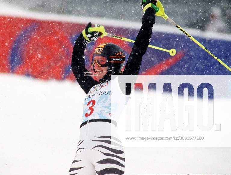 Katja Seizinger Ski Alpin Olympia 1998 in Nagano 08 02 1998 Gold medal in downhill combination and bronze medal in RSL Portrait Jubel Nagano Japan