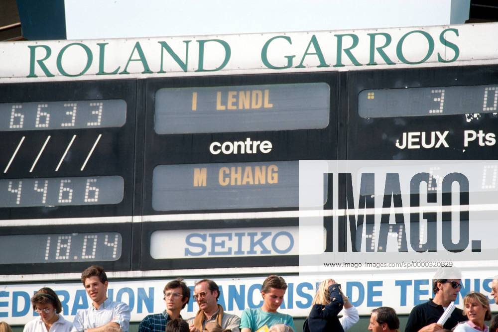 Marathonmatch: Michael Chang besiegt Ivan Lendl (beide USA) nach 4 Stunden und 41 Minuten mit 4:6 4:6 6:3 6:3 6:3 Tennis Herren French Open 1989, ATP-Tour, Grand Slam, Sand, Sandplatz, Sandplatztennis, Sandplatzturnier, Vdia Totale Roland Garros Paris