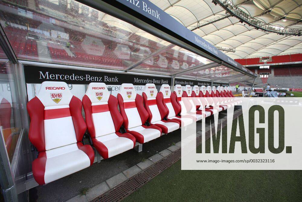 football GER 1 Bundesliga season 2017 2018-20 game day VfB Stuttgart FC Schalke 04 0 2 Mercedes Benz arena interior with coaches and bench
