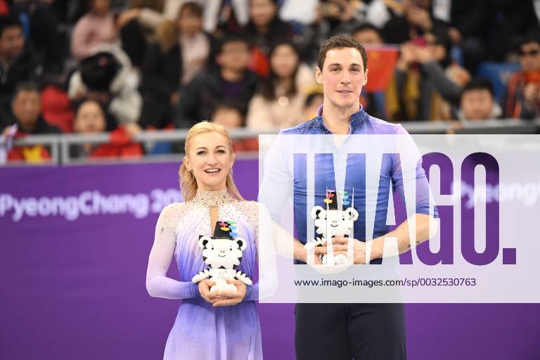 - SPORT (180215) -- PYEONGCHANG, Feb. 15, 2018 -- Aljona Savchenko (L) and Bruno Massot of Germany pose for group photos at the venue ceremony after the pair skating free skating of Figure skating Eiskunstlauf at the 2018 PyeongChang Winter Olympic Games Olympische Spiele Olympia OS in Gangneung Ice Arena, South Korea, on Feb. 15, 2018. Aljona Savchenko and Bruno Massot won the gold medal in the pair skating event with 235.90 points in total. ) (SP)OLY-SOUTH KOREA-PYEONGCHANG-FIGURE SKATING-PAIR SKATING FREE SKATING WangxSong