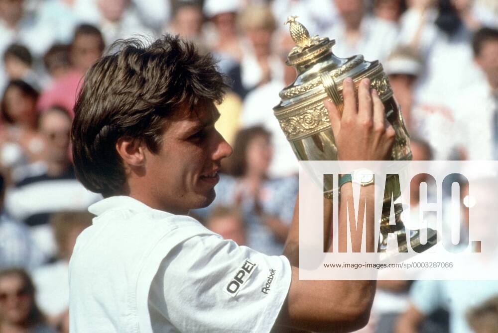 Michael Stich (Deutschland) - Wimbledon Sieger 1991 Tennis Herren All England Championship 1991, Grand Slam, ATP Tour, Endspiel, Finale Einzelbild Wimbledon London Freude, Tennis Herren All England Championship 1991, Grand Slam, ATP Tour, Endspiel, Finale Einzelbild Wimbledon London Freude,