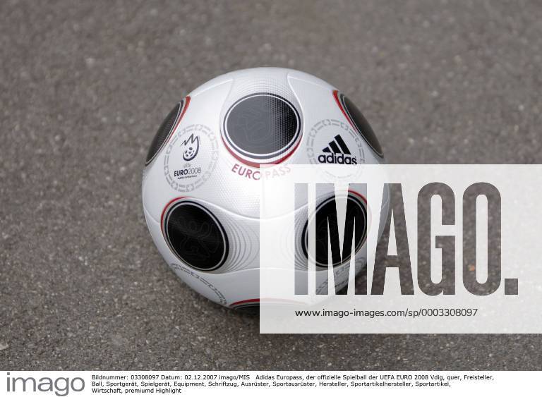 Adidas Europass, der offizielle Spielball der UEFA EURO 2008 Fußball EM Herren Vorschau 2007 EM 2008, Nationalteam o0 Shooting Einzelbild Luzern Fußball EM Herren Vorschau 2007 EM 2008, Nationalteam o0 Shooting Einzelbild Luzern