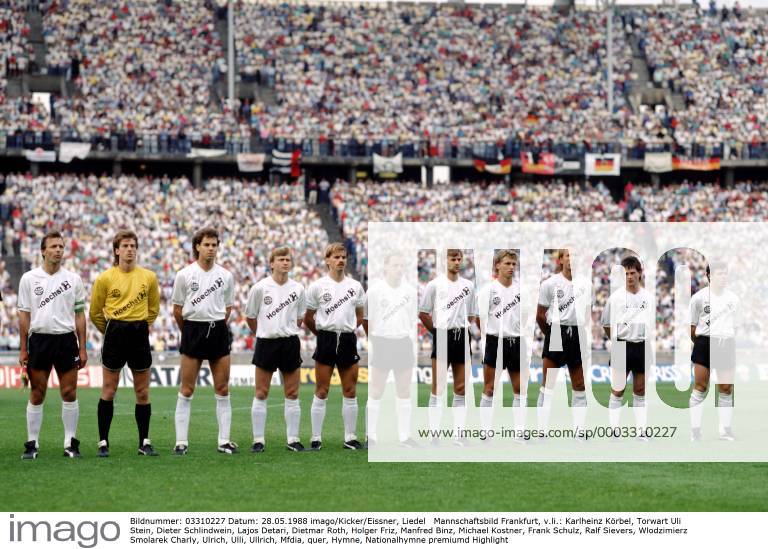 Mannschaftsbild Frankfurt, v.li.: Karlheinz Körbel, Torwart Uli Stein, Dieter Schlindwein, Lajos Detari, Dietmar Roth, Holger Friz, Manfred Binz, Michael Kostner, Frank Schulz, Ralf Sievers, Wlodzimierz Smolarek Fußball Herren DFB Pokal 1987 1988, Pokalspiel, Finale, Endspiel, Eintracht Frankfurt Totale o0 Pokalfinale, Pokalendspiel Berlin Fußball Herren DFB Pokal 1987 1988, Pokalspiel, Finale, Endspiel, Eintracht Frankfurt Totale o0 Pokalfinale, Pokalendspiel Berlin