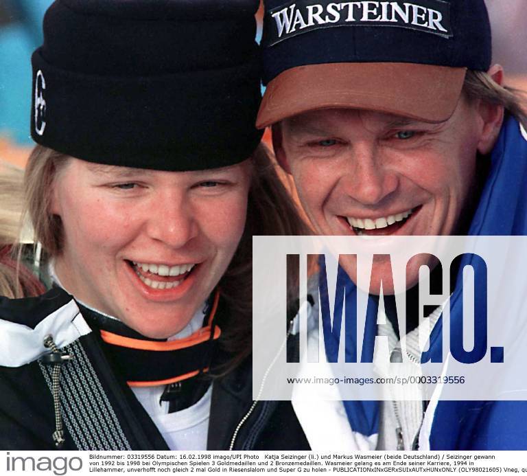 Katja Seizinger (li.) und Markus Wasmeier (beide Deutschland) Seizinger gewann von 1992 bis 1998 bei Olympischen Spielen 3 Goldmedaillen und 2 Bronzemedaillen. Wasmeier gelang es am Ende seiner Karriere, 1994 in Lillehammer, unverhofft noch gleich 2 mal Gold in Riesenslalom und Super G zu holen - (OLY98021605) Alpiner Skilauf OS Winter Damen Olympische Spiele Nagano 1998, Winterspiele, Skisport, Abfahrt Gruppe Happo One Nagano Alpiner Skilauf OS Winter Damen Olympische Spiele Nagano 1998, Winterspiele, Skisport, Abfahrt Gruppe Happo One Nagano