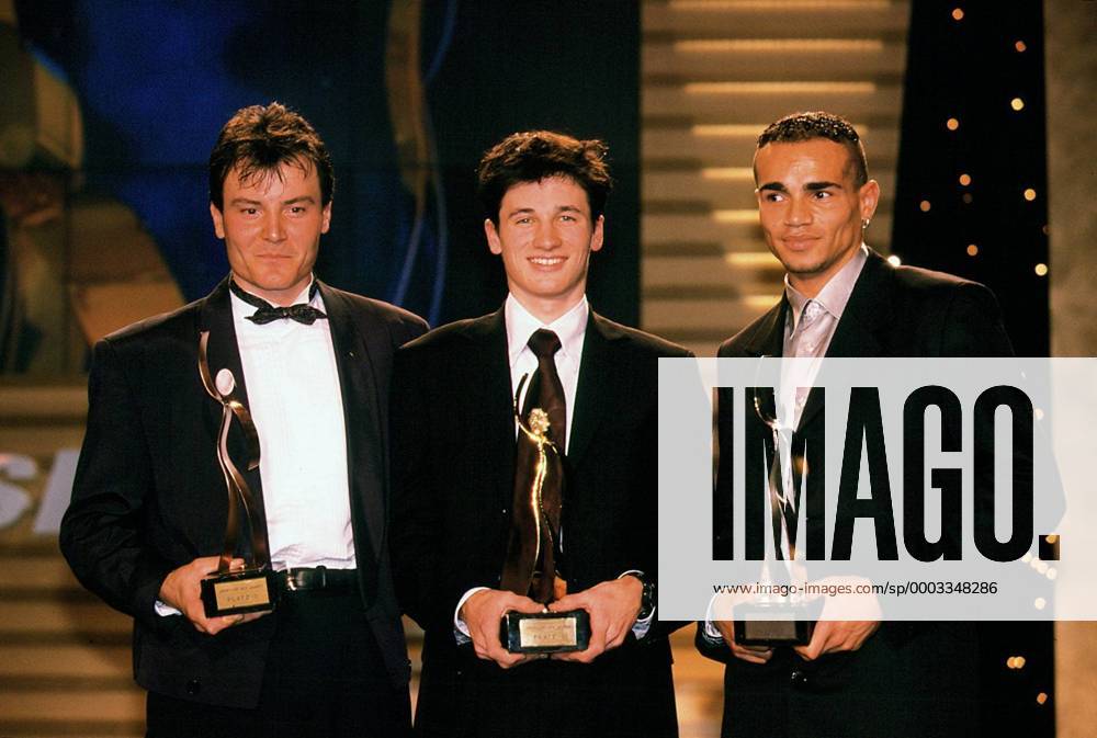 Martin Schmitt (Mitte) ist Deutschlands Sportler des Jahres 1999, Charles Friedek (re.) wird vor Sven Fischer (alle Deutschland) Zweiter Skispringen Herren Wahl zum Sportler des Jahres 1999, Sportlerwahl, Gala, Sportgala, Ski nordisch, nordischer Skisport Gruppe Baden Baden Freude, Skispringen Herren Wahl zum Sportler des Jahres 1999, Sportlerwahl, Gala, Sportgala, Ski nordisch, nordischer Skisport Gruppe Baden Baden Freude,