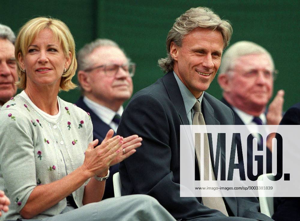 Björn Borg (Schweden) und Chris Evert (Australien) als Gäste bei den All England Championships in Wimbledon Tennis Herren All England Championships 2000, Grand Slam Gruppe Wimbledon London Tennis Herren All England Championships 2000, Grand Slam Gruppe Wimbledon London
