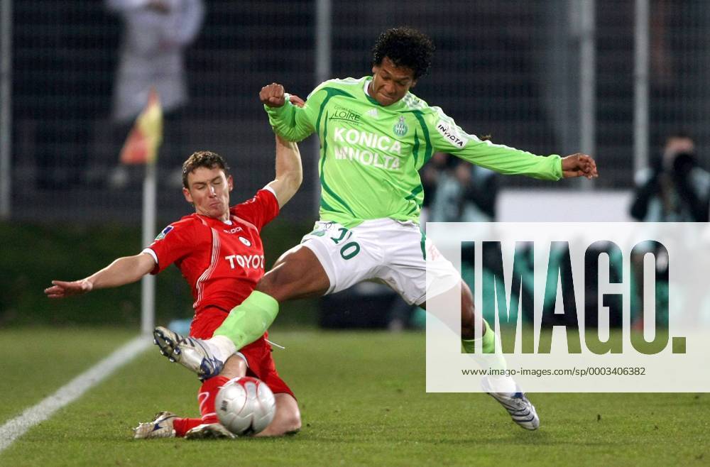 Freddy Guarin (St. Etienne, re.) gegen David Ducourtioux (Valenciennes) - (pan23954) Fußball Herren Ligue 1 2007 2008, 1. Französische Liga, Valenciennes FC - AS Saint Etienne 2:0, ASSE Gruppe Valenciennes Dynamik, Kampf, Fußball Herren Ligue 1 2007 2008, 1. Französische Liga, Valenciennes FC - AS Saint Etienne 2:0, ASSE Gruppe Valenciennes Dynamik, Kampf,