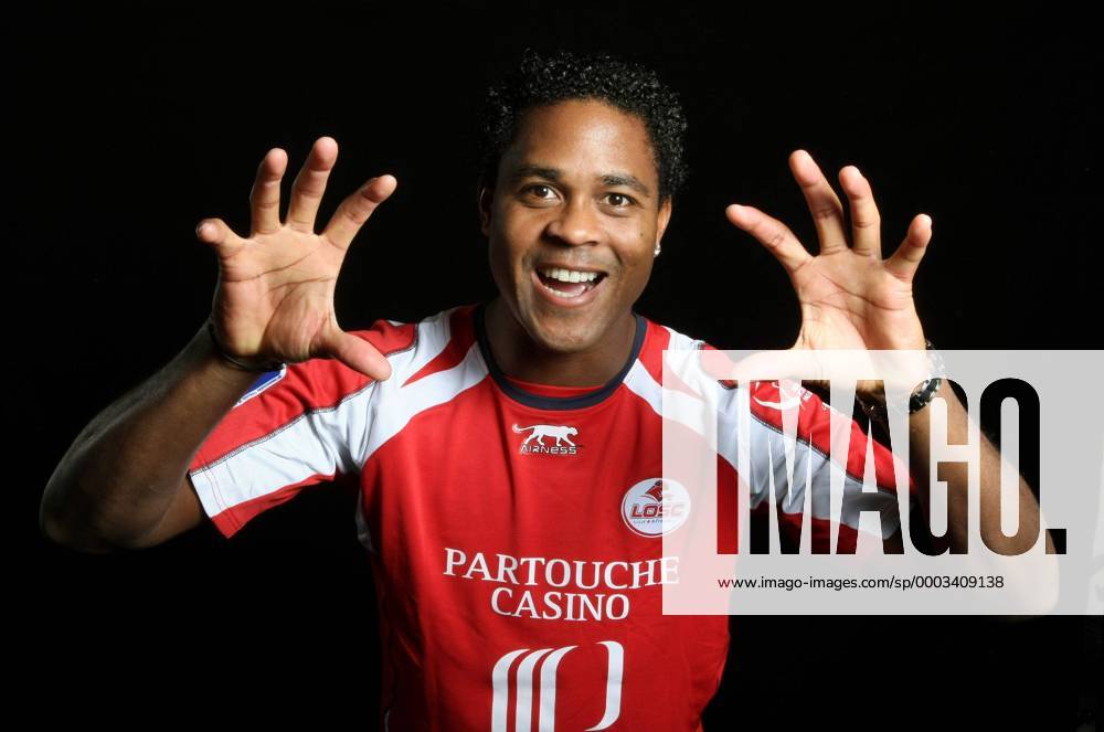 Patrick Kluivert (OSC Lille) - (pan23979) Fußball Herren Ligue 1 2007 2008, 1. Französische Liga, OSC Lille, LOSC, Fotoshooting, Fotostudio, Studioaufnahme Einzelbild Lille Freude Fußball Herren Ligue 1 2007 2008, 1. Französische Liga, OSC Lille, LOSC, Fotoshooting, Fotostudio, Studioaufnahme Einzelbild Lille Freude