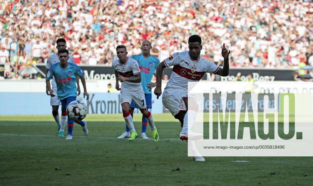 VfB Stuttgart Atletico Madrid Germany Stuttgart 05 08 2018 Football Bundesliga Season 2018 2019 Test match VfB Stuttgart Atlético Madrid Daniel Didavi VfB Stuttgart take the penalty spot to defeat Antonio Adan Atletico Madrid