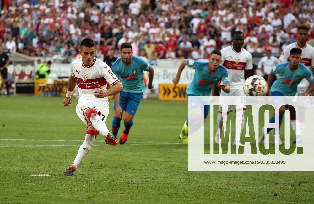 VfB Stuttgart Atletico Madrid Germany Stuttgart 05 08 2018 Football Bundesliga Season 2018 2019 Test match VfB Stuttgart Atletico Madrid Erik Thommy VfB Stuttgart shoots a penalty