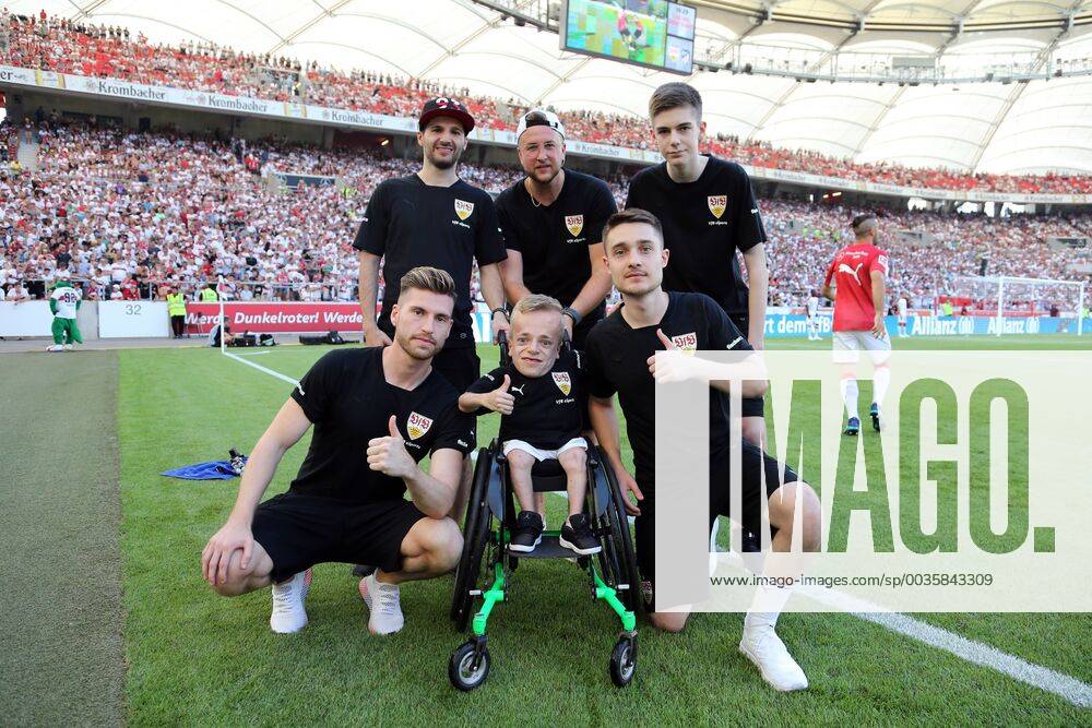 VfB Stuttgart Atletico Madrid Germany Stuttgart 05 08 2018 Football Bundesliga Season 2018 2019 Test match VfB Stuttgart Atletico Madrid eSports Team VfB Stuttgart Top row from Erhan Kayman dr erhano Timo Schulz timo tisi Lukas Seiler lukas 1004 Bottom row from Simon Schulz simon tisi Niklas Luginsland nik lugi Marcel Lutz Marlut