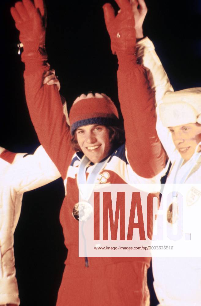 Olympiasieger Eric Heiden (USA, li.) jubelt während der Siegerehrung Eisschnellauf OS Sommer Herren Olympische Spiele 1980, Winterspiele, Gruppe Aufnahmedatum geschätzt Lake Placid Freude, Eisschnellauf OS Sommer Herren Olympische Spiele 1980, Winterspiele, Gruppe Aufnahmedatum geschätzt Lake Placid Freude,