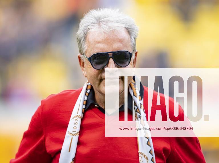 Soccer 2 Bundesliga Season 2018 2019 6 Gameday SG Dynamo Dresden SV Darmstadt 98 Saturday 22 09 2018 Rudolf Harbig Stadion Dresden Former GDR national goalkeeper Jürgen Croy