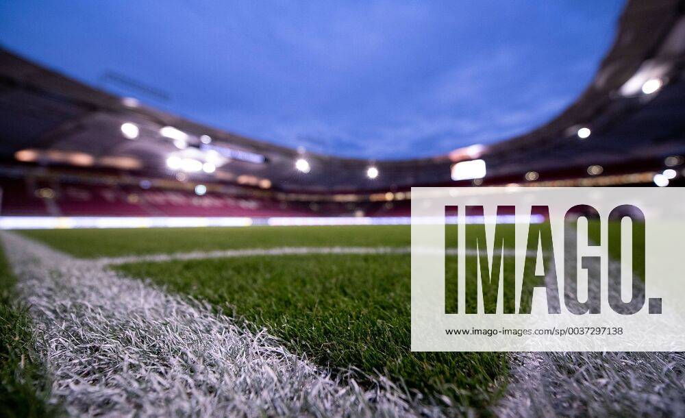 Football 1 Bundesliga VfB Stuttgart Eintracht Frankfurt v l View Overview Mercedes Benz Arena Indoor Lawn Field Court Tribuene Tribune Stadium Gruen Floodlight Corner Flag DFL DFB REGULATIONS PROHIBIT ANY USE OF PHOTOGRAPH as IMAGE SEQUENCES and or QUASI VIDEO Stuttgart