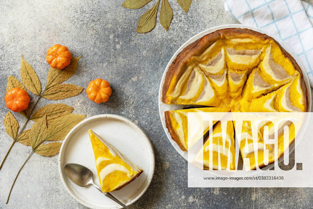 IMAGO Creative, Herbst, Food, Pumpkin Pie Pumpkin cottage cheese casserole pie Zebra, striped casserole with cheese, chocolate and pumpkin on stone background. Healthy autumn dessert for breakfast. View from above. Pumpkin cottage cheese casserole pie Zebra, striped casserole with cheese, chocolate and pumpkin on stone background. Healthy autumn dessert for breakfast. View from above.