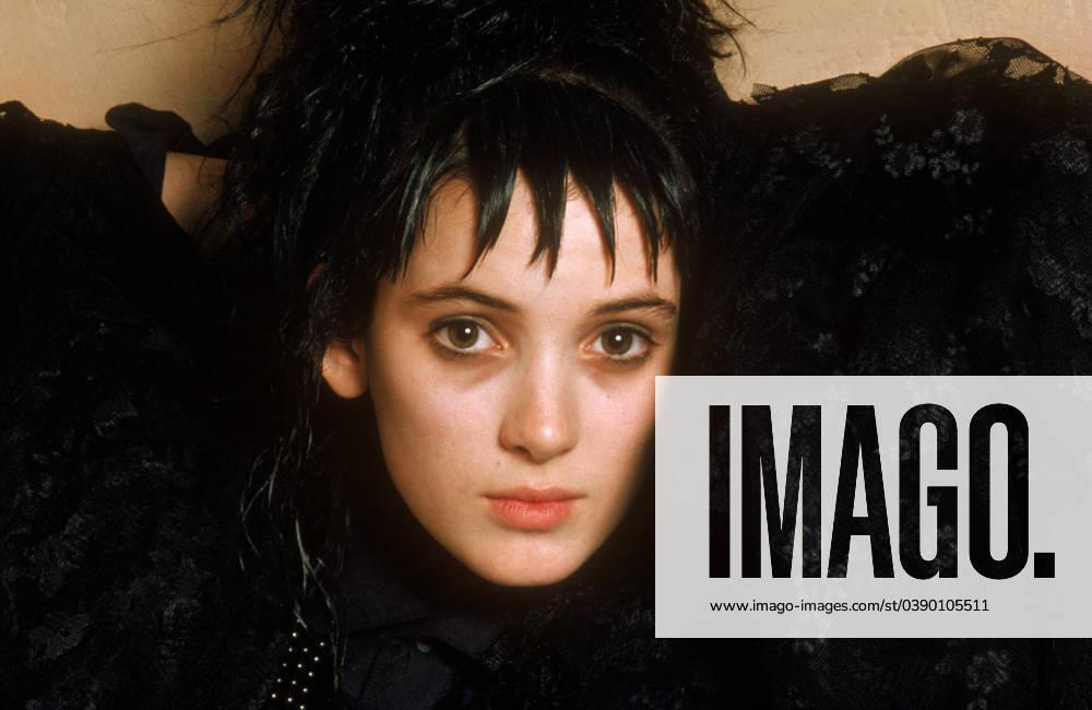 Winona Ryder, Beetlejuice (1988). Photo credit: Warner Bros. (File Reference 34580-675THA)