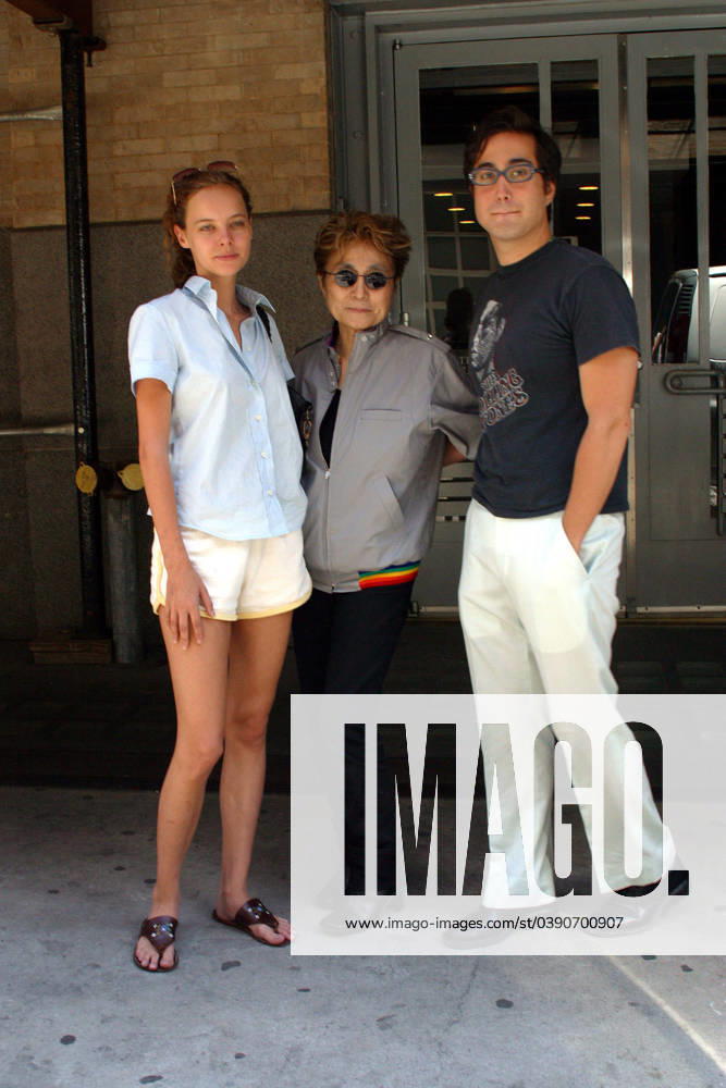 Yoko Ono, Sean Lennon, and Bijou Phillips in NYC Bijou Phillips, Yoko Ono, and Sean Lennon (wearing a Rolling Stones T-Shirt!) en route to meet friends for lunch in the Soho neighborhood of New York City; August 7, 2002. Photo: Sara Jaye iPhoto.ca IMDRNY08070250