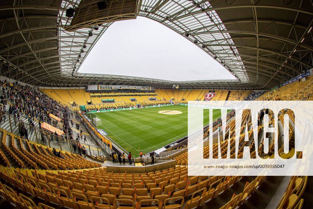 90 minutes before kick-off 16 03 2019 Football GER 2 Bundesliga 26 Matchday SG Dynamo Dresden 1 FC Magdeburg Rudolf Harbig Stadium SG Dynamo Dresden vs. 1 FC Magdeburg