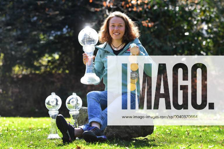 Laura DAHLMEIER finishes her career with 25 Stock Photo Preview Preview Biathlon World Cup Laura DAHLMEIER GER poses with her 6 World Championship medals of the World Championship 2017 in Hochfilzen and the crystal balls for the overall World Cup DSV Press date with Laura DAHLMEIER on 08 04 2017, Biathlon ,Season 2016 17 ÃÂ